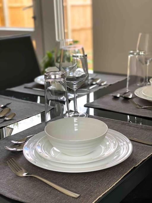 Modern Flat Near Train Station With Free Parking Daire CBG Dış mekan fotoğraf